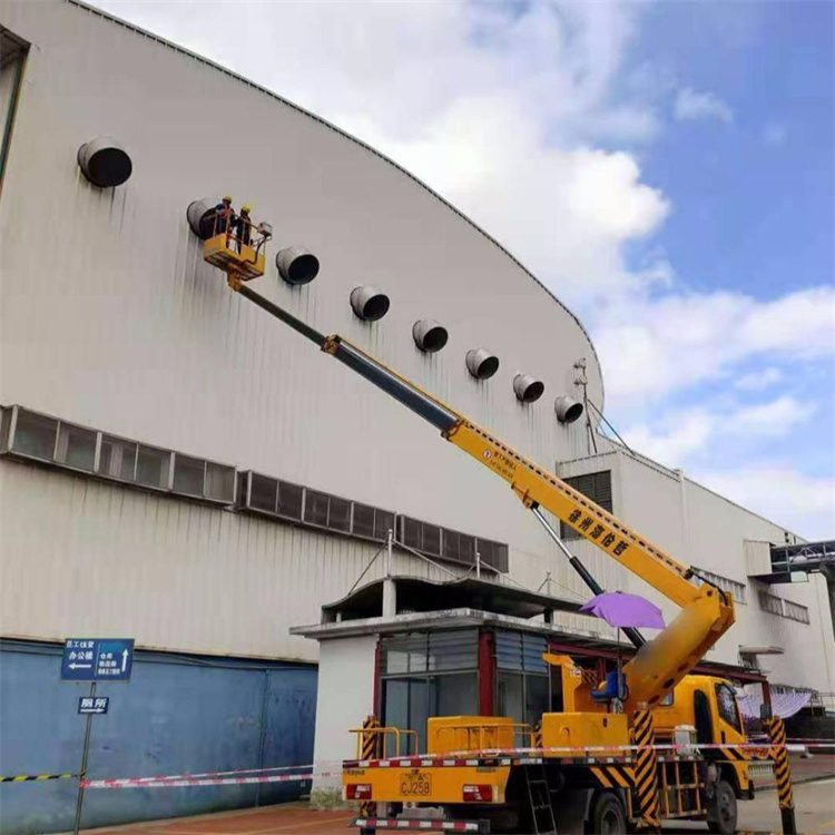 潜江高空作业车出租服务：专业广告牌安装解决方案