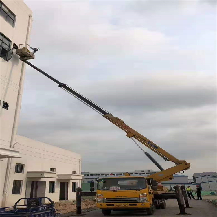 潜江吊车可以用吊笼吊人作业吗